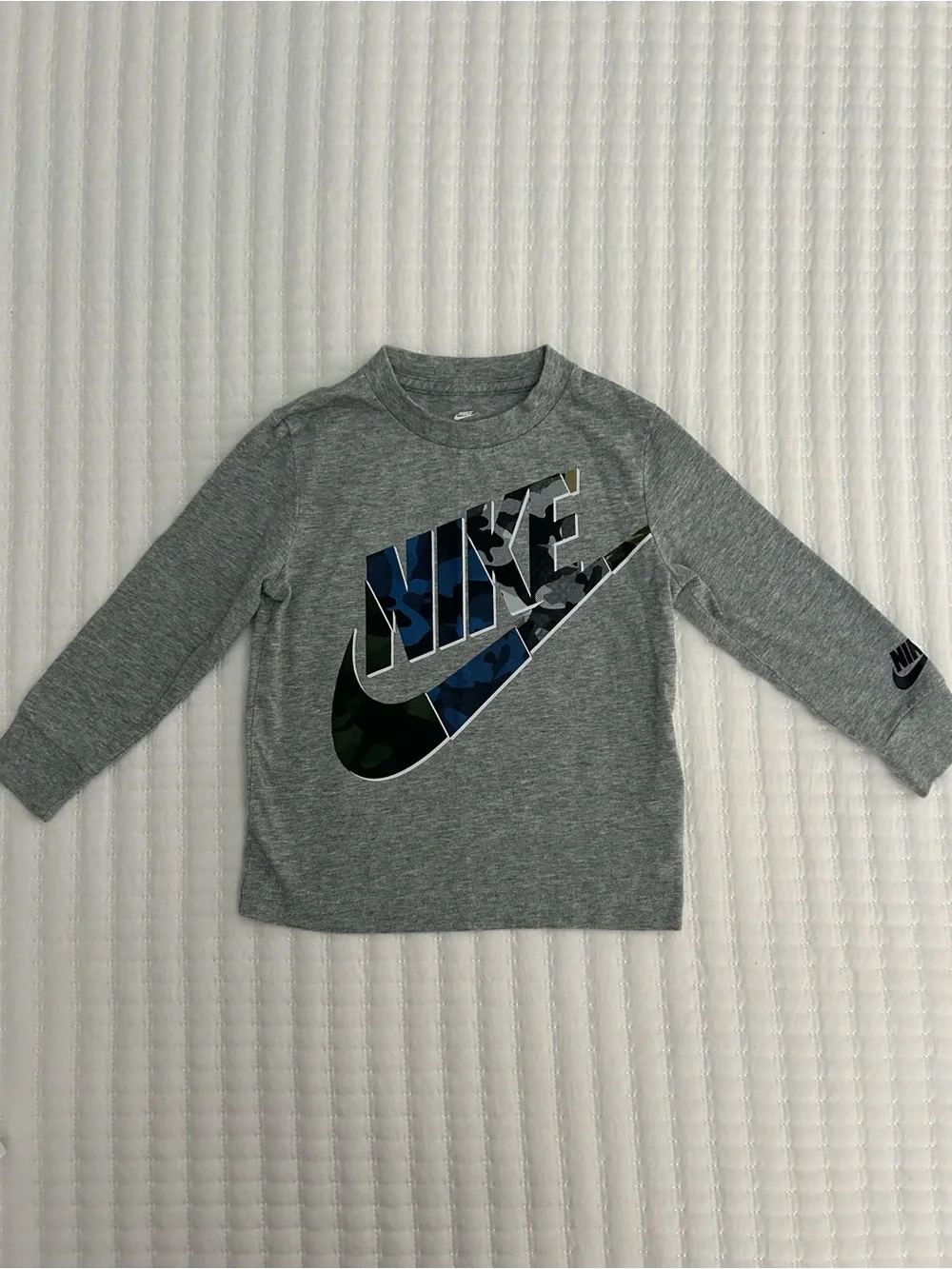 Nike Boys Gray and White Baseball Graphic Top Bundle Size 2T